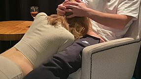 Blondes Fitness Luder fickt beim Sextreffen mit Anal Plug ihren User